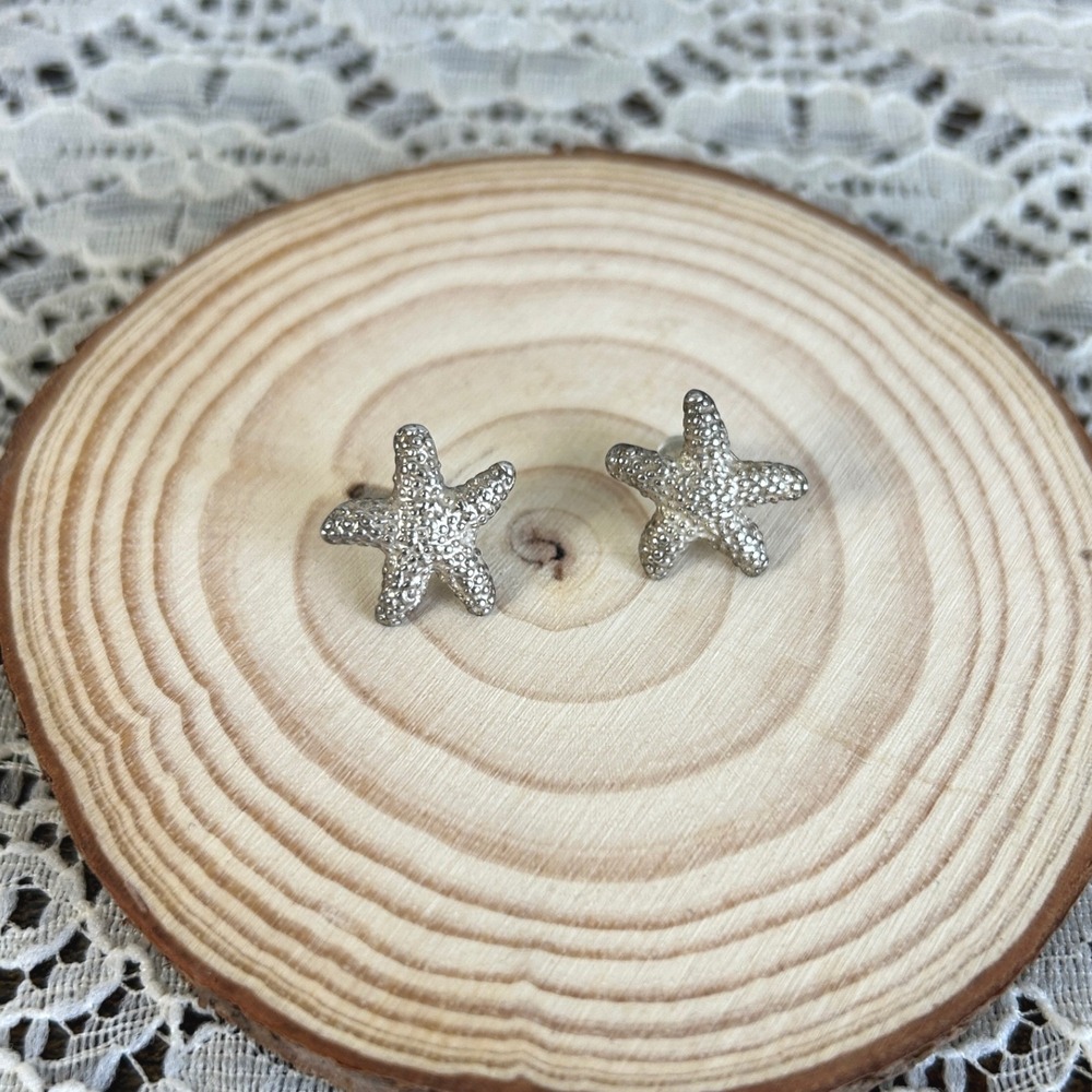 Napier Silver Tone Textured Starfish Stud Earrings Nautical Sea Life Jewelry